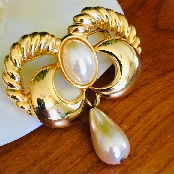 Vintage Pearl Dangle Brooch Ornate Art Deco Silver Shiny 4283 - Picture 3 of 7